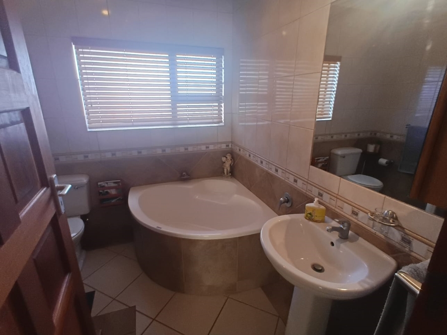 To Let 3 Bedroom Property for Rent in Dana Bay Western Cape